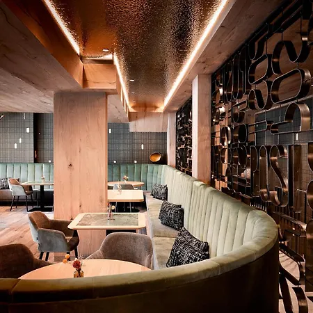 Alte Post Hotel 4*
