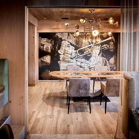 Hotel Alte Post 4*